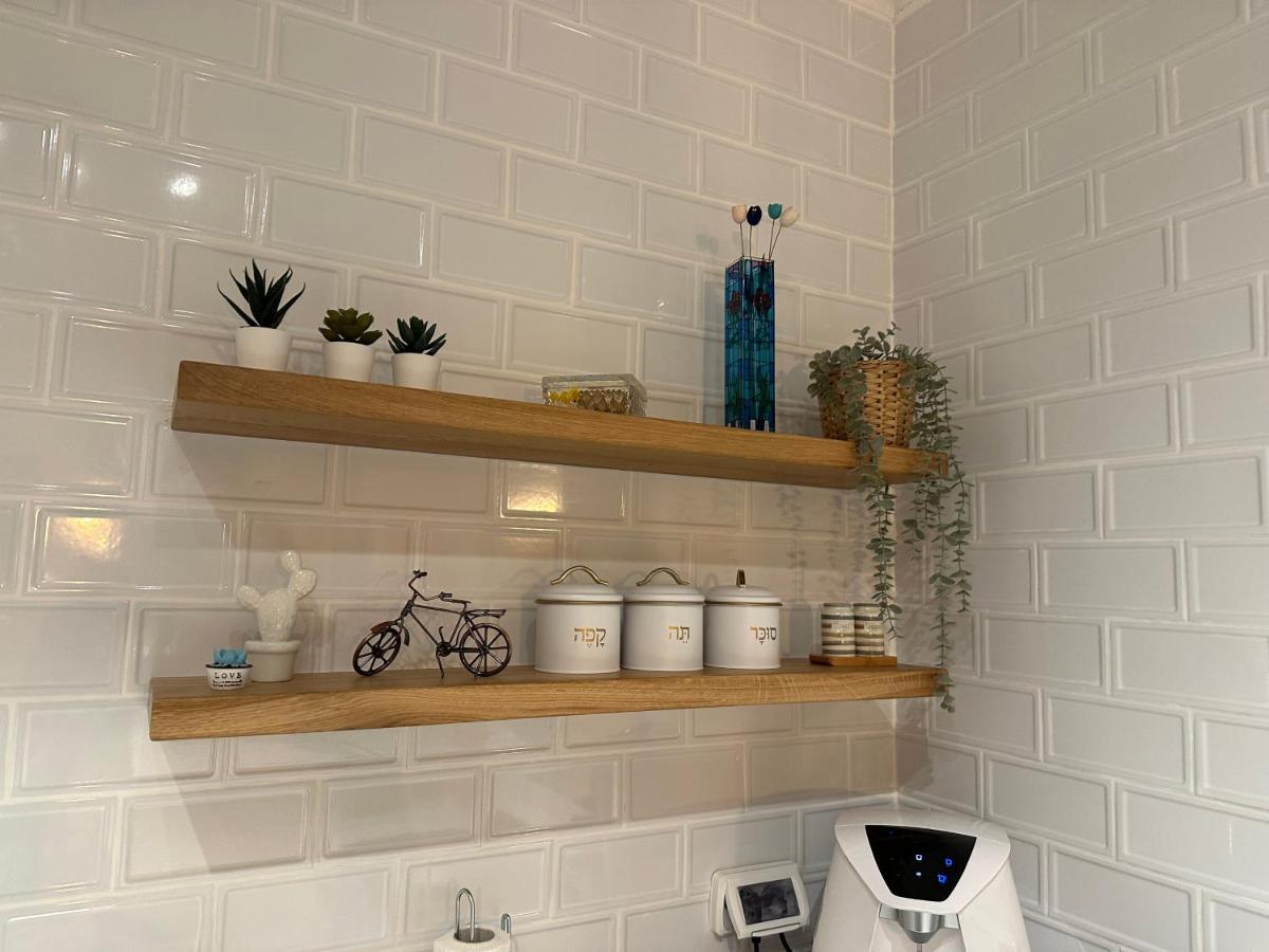 Midrahov Luxury Apartment Zikhron Ya'akov Buitenkant foto